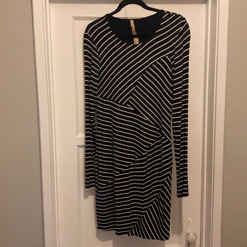 B44 long sleeve black and white mini  dress